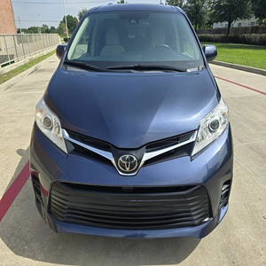 TOYOTA SIENNA LE 2020 USADA, 7 PASAJEROS, TRACCIÓN EN LAS CUATRO RUEDAS, VOLANTE A LA IZQUIERDA/DERECHA - Product Image 1