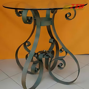 Ensemble de salle à manger en fer forgé distinctif pour patio extérieur Le métal rencontre le luxe pour une déclaration de maison audacieuse - Product Image 1