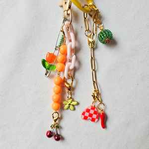 Breloque de sac d'olive perlée, breloque porte-clés cerise sac à main accessoire tendance cadeau pour cadeau de fête des mères pour les femmes - Product Image 1