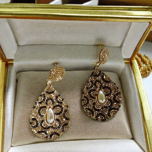 Women's Trending Black & Gold Colour Design Earrings Hot Sales Fashionable Artificial Jewelry for Weddings - Product Image 4