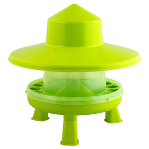 Mangeoire à volaille en plastique 4Kg. avec pattes + chapeau de pluie (vert citron) - Product Image 1