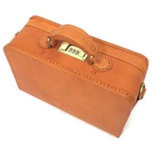 Bolso de Hombro Mini Trunk de Cuero Marrón Estilo Vintage Hecho a Mano con Detalles Dorados, Lujo Empresarial, Simple, Moderno y Ecológico de Indonesia - Product Image 3