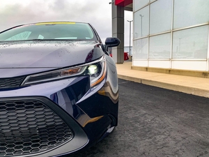 Toyota Corolla Le 2020รถซีดานไฮบริดสีฟ้าใช้สำหรับขับด้านขวารถยนต์ตัวเลือกน้ำมันเบนซินไฮบริดน้ำมันด้านซ้าย - Product Image 3