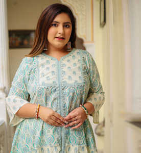 Ensemble Kurta A-line à imprimé floral gris pour femmes avec col rond et manches bouffantes, accompagné de Sharara et de dupatta assorti - Product Image 2