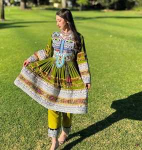 Robe ethnique afghane Kuchi faite à la main Robe tribale traditionnelle brodée pour femmes Afghani Taille longue en multicolore pour robe pachtoune - Product Image 2