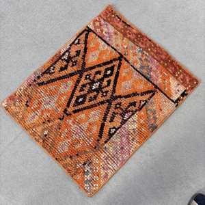 พรมตุรกีขนาด 1.8x2.3 ฟุต พรมวินเทจ พรมลายจุดสีส้มทำจากขนสัตว์ - Product Image 2