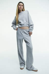 Conjunto de sudaderas y pantalones de chándal de 2 piezas con diseño de logotipo impreso personalizado OEM para correr de invierno a la moda, precio barato al por mayor - Product Image 3