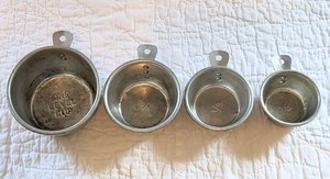 ชุดถ้วยตวงและช้อนตวงอะลูมิเนียมอย่างดี สำหรับทำอาหารและอบขนม ใช้ในครัวเรือน มีหลายขนาด - Product Image 2