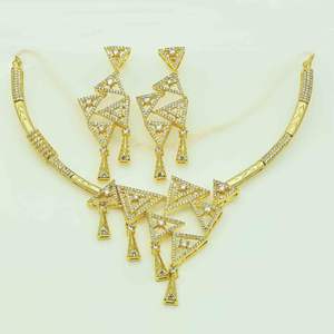 Vente en gros 14K 18K 24K Micro Gold Filled AD Stone formant des colliers, colliers de mode, ensemble de bijoux AD en or de conception indo-occidentale. - Product Image 2