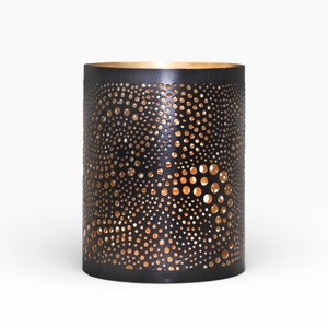 ชุดเชิงเทียนโลหะสีดำและสีทองสามชิ้น พร้อมลวดลายตัดแบบเรขาคณิตคลาสสิกสำหรับตกแต่งบ้าน - Product Image 5