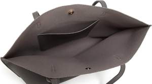 Sac fourre-tout à pompon pour femme à la mode et fonctionnel en similicuir avec grande capacité pour tous les essentiels fabriqués au Pakistan - Product Image 4