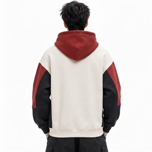 Tela transpirable que proporciona máxima comodidad durante el viaje y la actividad. Sudadera con capucha extragrande para hombre, diseñada con materiales ligeros. - Product Image 2