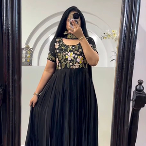 Ensemble de costume de créateur de couleur signature opulente en mousseline lourde de qualité supérieure avec doublure intérieure sans couture et vente en gros exquise - Product Image 4