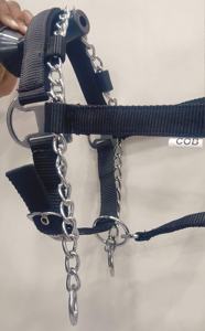 Halter de cheval de contrôle complet en nylon PP avec nubuck rembourré et matériel argenté licou de cheval de style selle anglaise avec chaîne de contrôle - Product Image 4