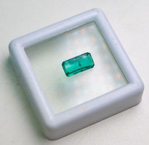 La mejor calidad Natural 4x8mm Corte brillante 1 quilate Esmeralda de Zambia Piedra preciosa suelta pulida Color verde Certificado por terceros - Product Image 1