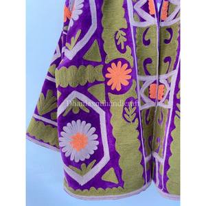Chaqueta de Terciopelo con Bordado Floral Suzani, Chaqueta Unisex de Invierno Hecha a Mano con Forro de Algodón, Estilo Bohemio Hippie - Product Image 3