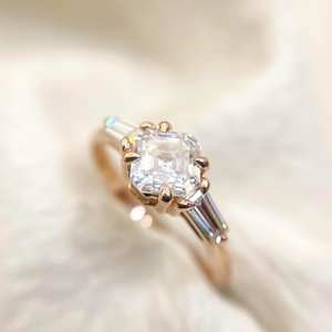 แหวนหมั้นเพชรโมอิสตัด6มม. | หินข้างแบบบาแกตต์เรียว | เครื่องประดับเจ้าสาวสีทองเงิน - Product Image 2