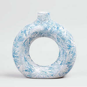 แจกันเซรามิกทำมือสีฟ้าครามทรงโดนัท ดีไซน์สไตล์นอร์ดิก สำหรับวางบนโต๊ะหรือพื้น แจกันพอร์ซเลนสไตล์นอร์ดิก - Product Image 1