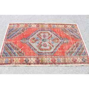 Alfombra Vintage de 3.6x5.6 pies, Alfombra Persa Turca de Lana Roja y Azul - Product Image 3