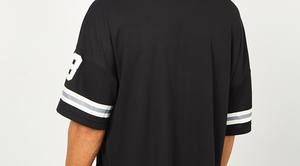 เสื้อฟุตบอลอเมริกันแขนสั้นพรีเมียม ผ้าโพลีเอสเตอร์ 100% ระบายอากาศได้ดี เหมาะสำหรับฤดูร้อน สามารถปรับแต่งได้สำหรับทีม - Product Image 6