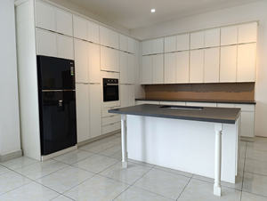 Armarios de cocina modulares modernos de madera maciza blanca hechos en Vietnam, armarios personalizados multifuncionales listos para montar, marca SANYANG - Product Image 3