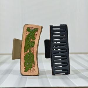 Accesorios para el Cabello de Mujer Vintage Personalizados, Nuevo Diseño, Diseño de Hoja en Cuero Repujado a Mano, Pinzas para el Cabello de Cuero Genuino de Alta Calidad - Product Image 2