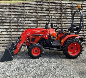 Tracteur agricole diesel 4x4 compact de 75 CV avec transmission par engrenages, moteur et pompe, haute productivité pour la culture en verger, jardin et champ - Product Image 5