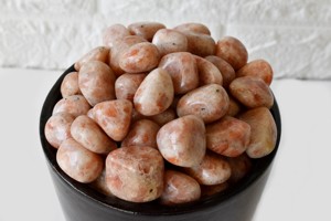 Nouvel Arrivage Pierre de Soleil 1kg Pierres Roulées Naturelles Polies Pierres de Guérison pour la Méditation et la Décoration - Product Image 6