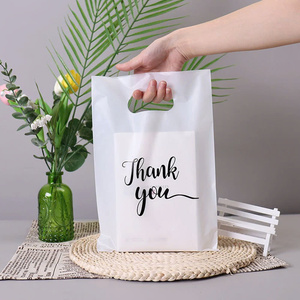Sacs à provisions blancs de luxe découpés à l'emporte-pièce pour les supermarchés de magasins imprimés avec le logo accrocheur «Merci» en matériaux recyclés - Product Image 4