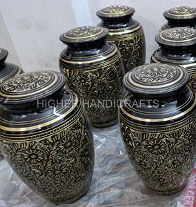 Urna de recuerdo de peltre de latón hecha a mano para mascotas humanas o cenizas de bebé Urna de cremación conmemorativa de metal Suministros a granel disponibles - Product Image 3