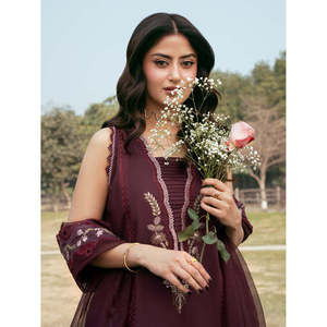 Ensemble IZEL 3 pièces : chemise en mousseline brodée, dupatta en tissu Khaadi brodé et pantalon, tenues pour femmes indiennes et pakistanaises - Product Image 6