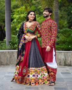 Navratri spécial concepteur beurre soie Lehenga Choli ensemble impression numérique avec miroir travail belle Pom Pom dentelle travail Dupatta - Product Image 2