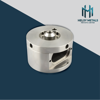 Boîtier en aluminium usiné avec précision par VMC, corps cylindrique, cavité interne, fenêtre latérale, alésage fileté, trous de montage, OEM industriel