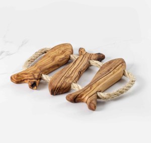 Salvamanteles de madera de olivo tunecino Premium hecho a mano herramienta de cocina rústica en forma de pez accesorio ecológico de alta calidad para el hogar - Product Image 1