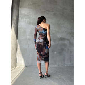 Vestido de Noche Beige de Tul con una Sola Manga - Product Image 6