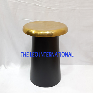 Ensemble de 2 tables d'appoint en fonte d'aluminium finition or, design moderne avec un design central attrayant, table pour la maison et le jardin - Product Image 5