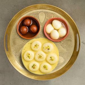 ถาดเสิร์ฟช็อคโกแลตโลหะสำหรับตกแต่งทำจากทองคำออกแบบมาเพื่อยกระดับการต้อนรับของคุณด้วยเสน่ห์เหนือกาลเวลา - Product Image 3