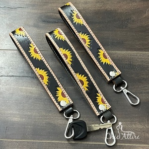 Porte-clés en cuir tressé fait main en forme de tournesol pour clés de voiture, élégant et durable, porte-clés en cuir de vache, accessoire cadeau - Product Image 1