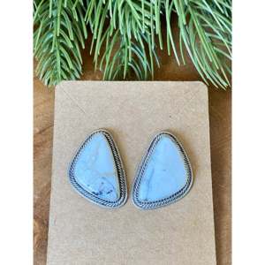 Boucles d'oreilles clous géométriques Mark Yazzie en argent sterling et buffle blanc, serti clos, pour cadeau - Product Image 1