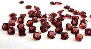 เบาะโกเมนสีแดงธรรมชาติเจียระไนขนาด4มม. โกเมนแบบเหลี่ยมเพชรพลอยหลวมคุณภาพระดับ AAA - Product Image 6