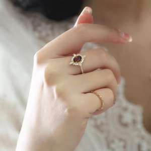 Anillo de diamante de oro sólido de 14 quilates de lujo, solitario clásico para aniversario de boda o joyería de regalo disponible para la venta - Product Image 3