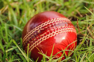 Pelotas de Críquet de Cuero Rojo de Alta Calidad, Cosidas a Mano, con Logotipo Personalizado, Diseño Nuevo y Moderno, Venta al Por Mayor - Product Image 2