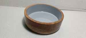 Bol en bois d'acacia naturel et écologique avec revêtement émaillé coloré, fait à la main et compatible lave-vaisselle pour la cuisine et la salle à manger - Product Image 6