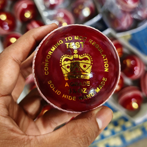 Pelotas de Críquet de Cuero Duro de Alta Calidad, Marca Personalizada, Hechas a Mano y a Máquina - Product Image 1