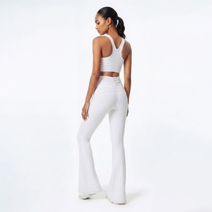 Ensemble de yoga 2 pièces blanc en coton et élasthanne respirant sans couture : Crop top à col en V et short taille haute avec bretelles convertibles - Product Image 4
