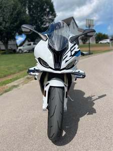 Motocicleta de Alto Rendimiento Lista para Pista de 1000cc 2024 - Product Image 3
