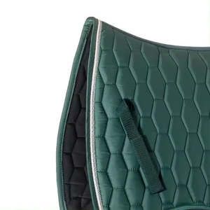 Selle de dressage confortable en mousse de qualité supérieure, saut d'obstacles, soin lisse, couleur verte, personnalisation acceptée, microfibre satinée, équipement équestre - Product Image 2