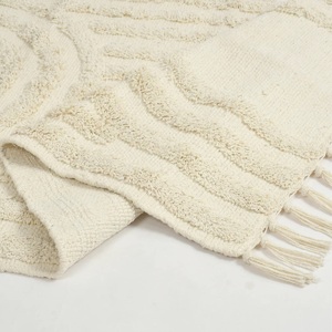 พรมขนสัตว์ทอมือ ลายเรขาคณิตนามธรรมสีงาช้าง พร้อมพู่ห้อย พรมสไตล์โมเดิร์นโทนกลาง สำหรับห้องนั่งเล่นและห้องนอน - Product Image 4