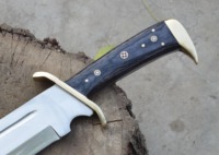 Couteau de chasse et de camping à lame fixe en acier Damas fait main sur mesure avec manche en bois et étui en cuir OEM