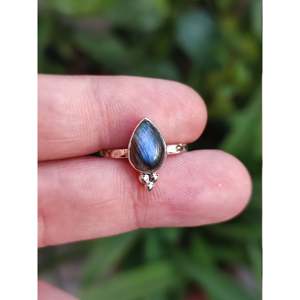 Bague midi artisanale en argent sterling 925 avec incrustation de labradorite naturelle en forme de poire, style bohème, cadeau pour femme - Product Image 5